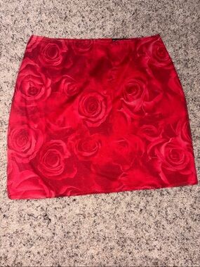Windsor Red Rose Jacquard Mini Skirt
